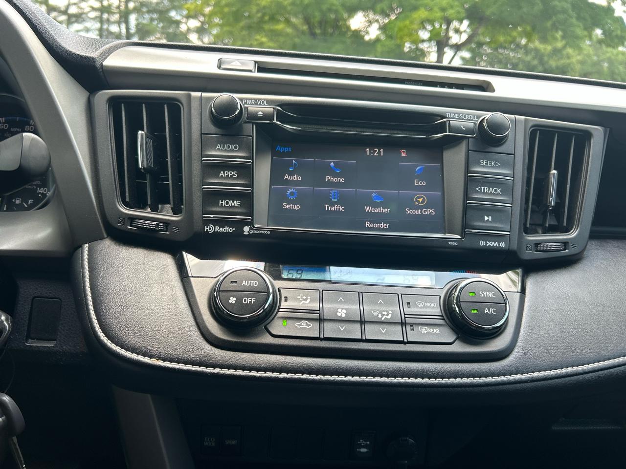 Toyota RAV4 XLE FWD (Natl) 2017