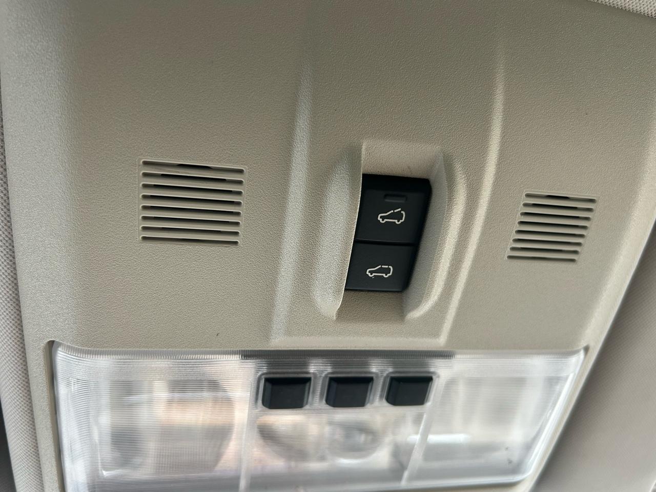 Land Rover LR4 4WD 4dr LUX 2013
