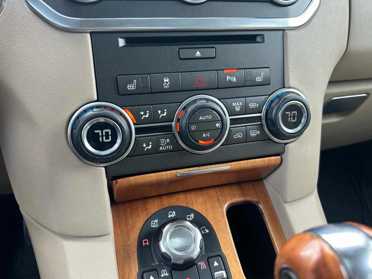 Land Rover LR4 4WD 4dr LUX 2013
