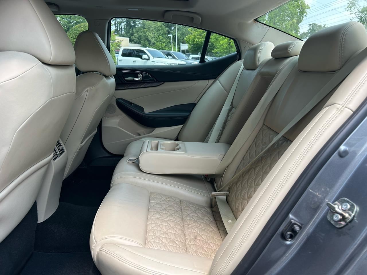Nissan Maxima 4dr Sdn 3.5 Platinum 2016