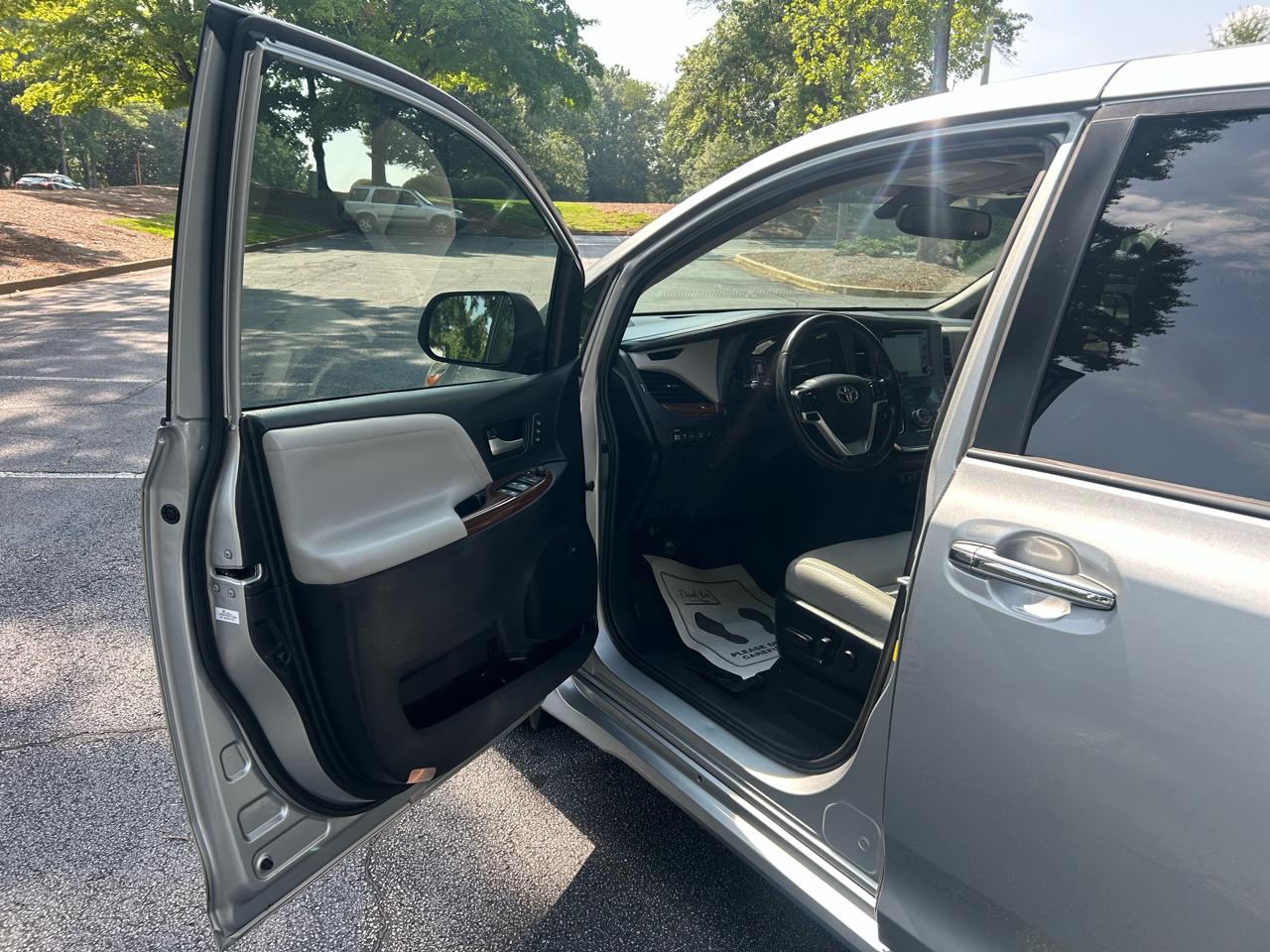 Toyota Sienna Limited Premium FWD 7-Passenger (Natl) 2019