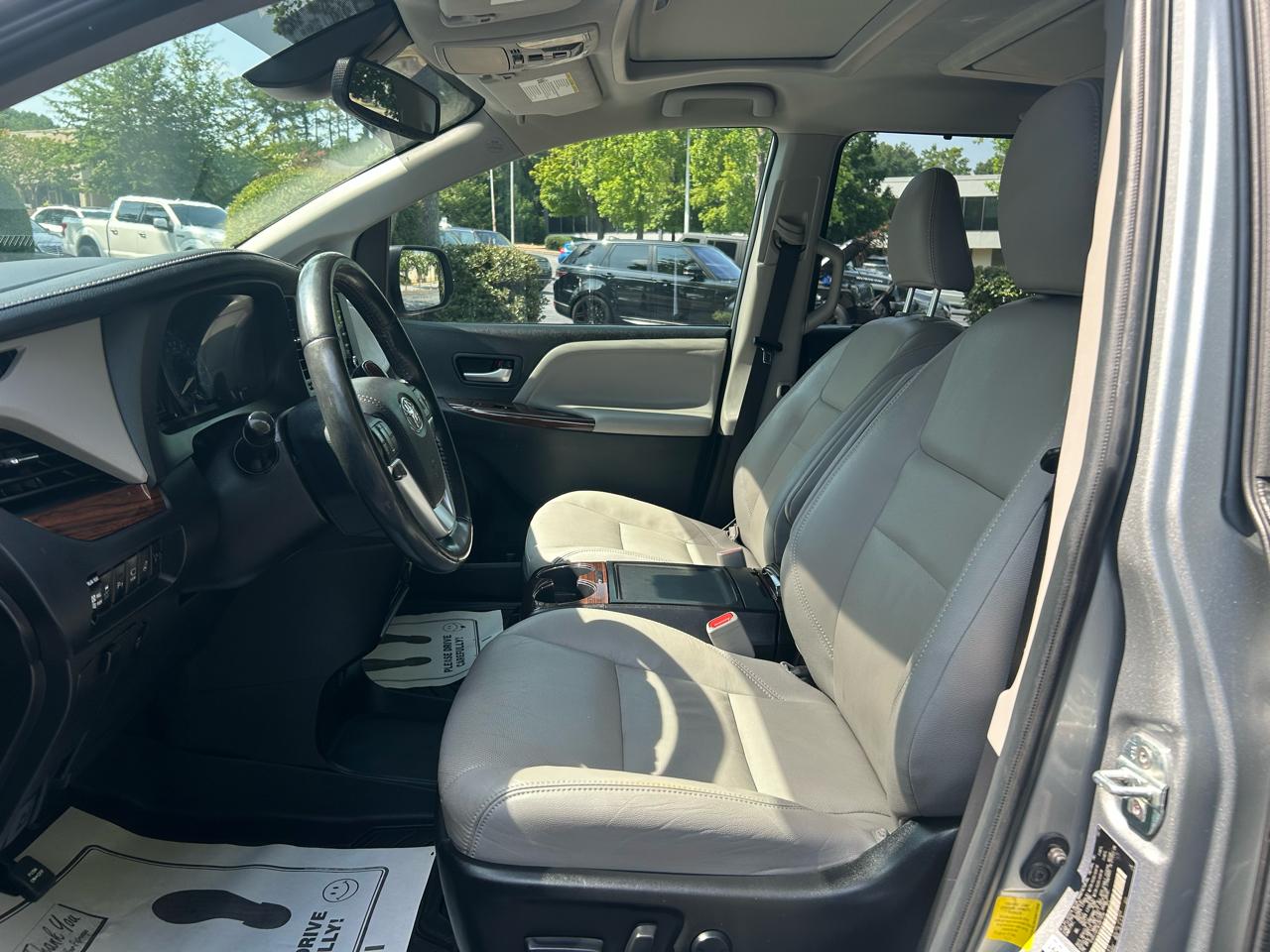 Toyota Sienna Limited Premium FWD 7-Passenger (Natl) 2019