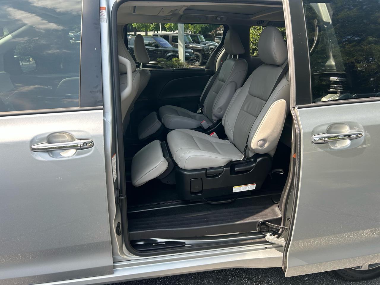 Toyota Sienna Limited Premium FWD 7-Passenger (Natl) 2019