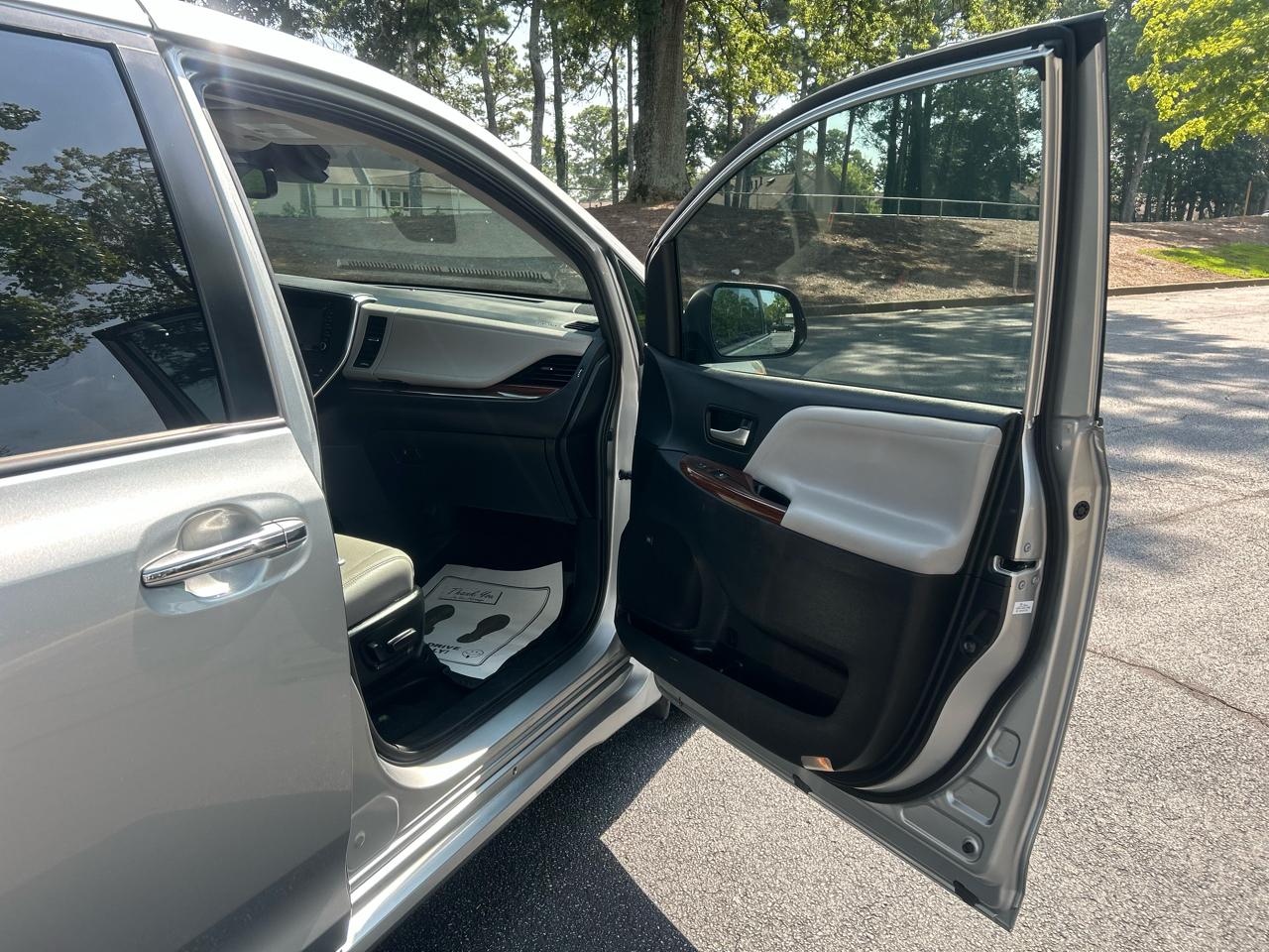Toyota Sienna Limited Premium FWD 7-Passenger (Natl) 2019