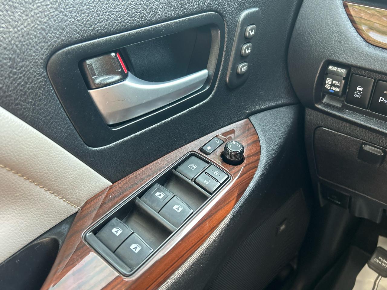 Toyota Sienna Limited Premium FWD 7-Passenger (Natl) 2019