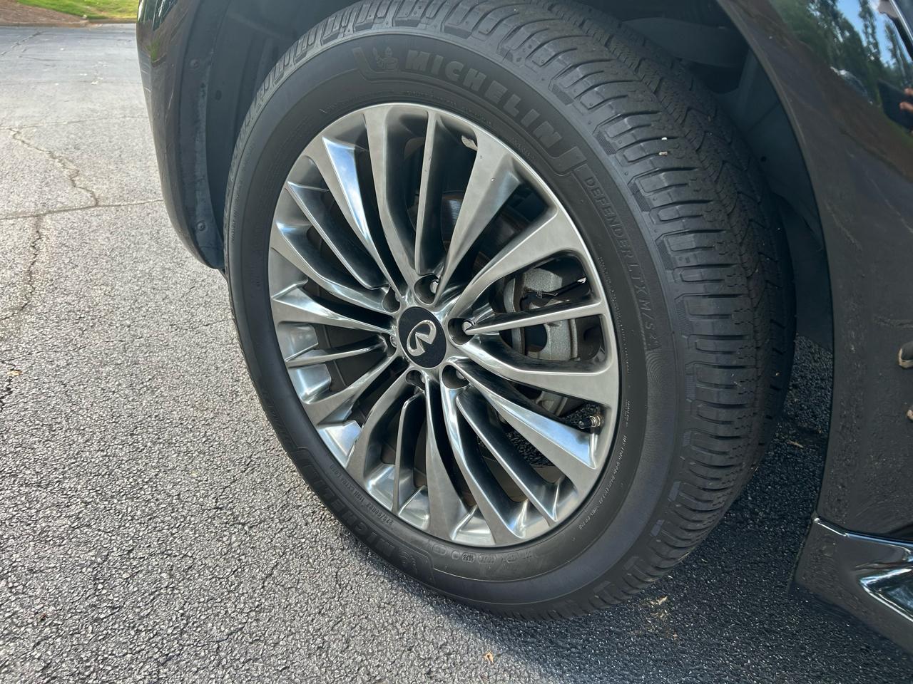 Infiniti QX80 LUXE AWD 2019