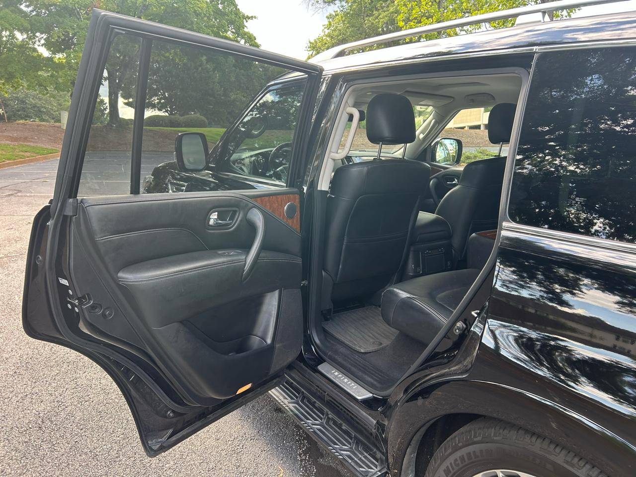 Infiniti QX80 LUXE AWD 2019