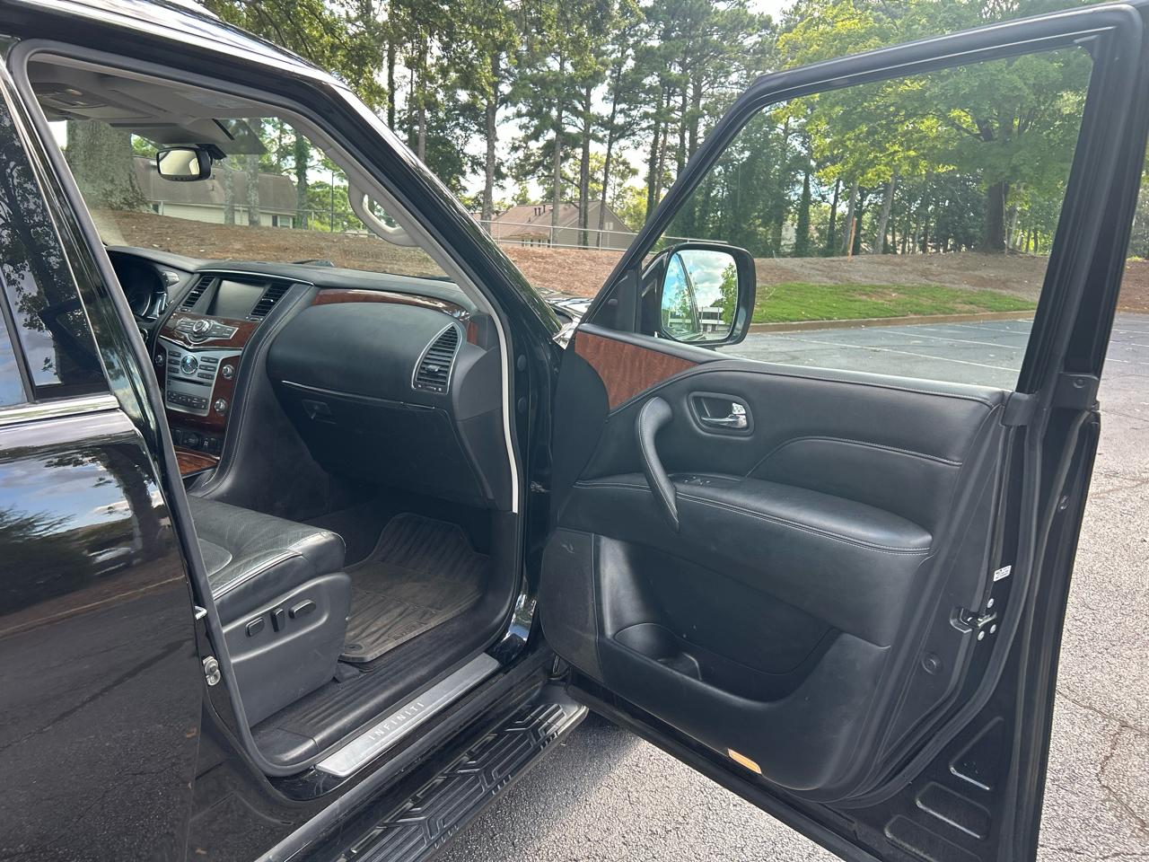 Infiniti QX80 LUXE AWD 2019