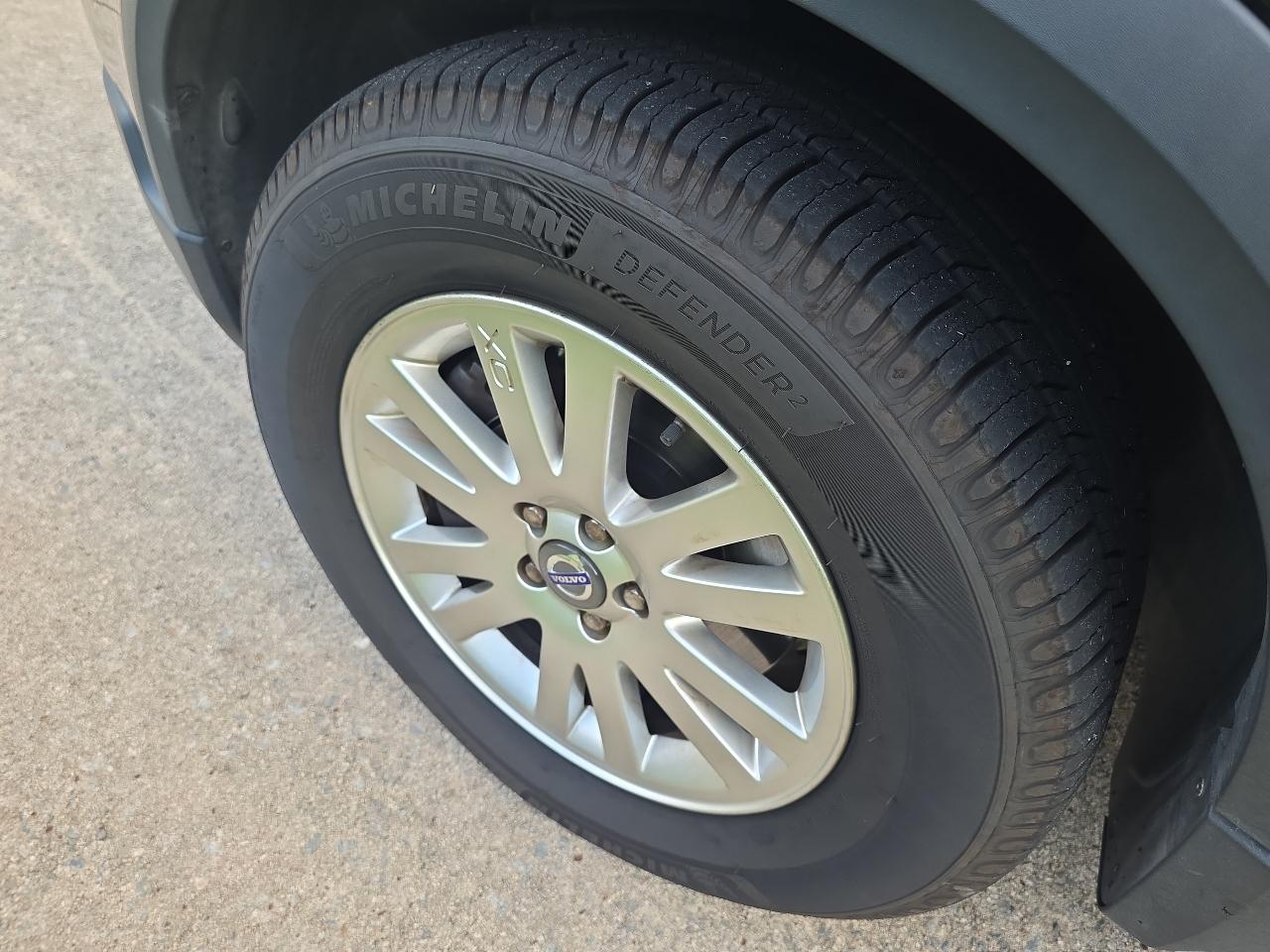 Volvo XC90 FWD 4dr I6 2008