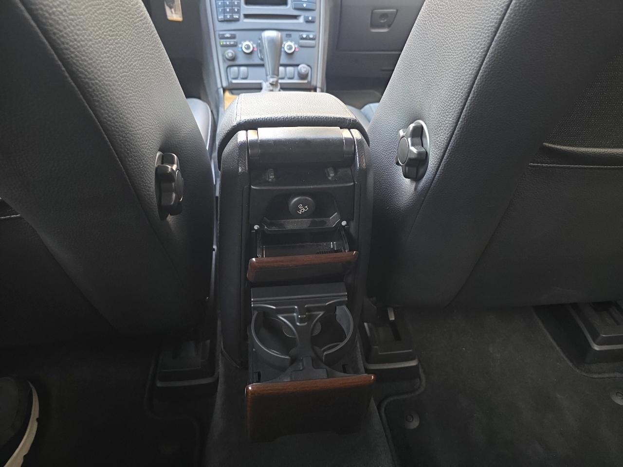 Volvo XC90 FWD 4dr I6 2008