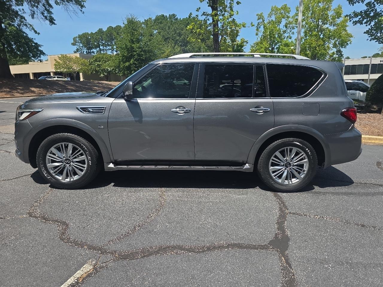 Infiniti QX80 LUXE AWD 2019