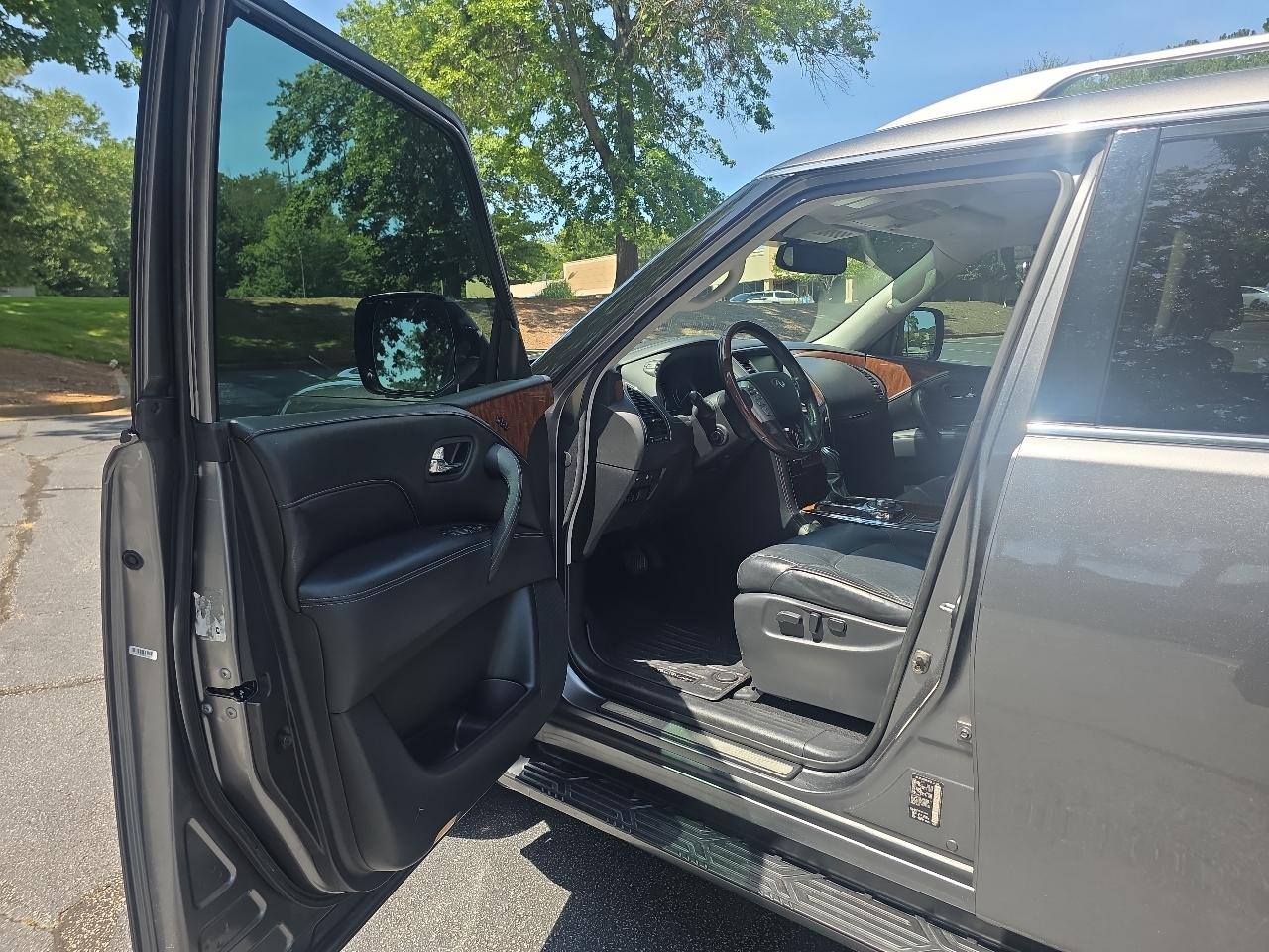 Infiniti QX80 LUXE AWD 2019