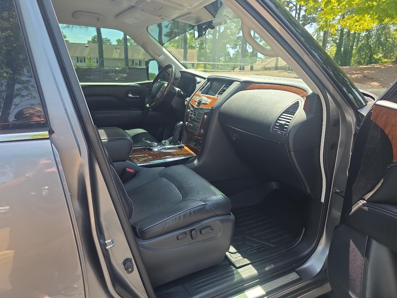 Infiniti QX80 LUXE AWD 2019