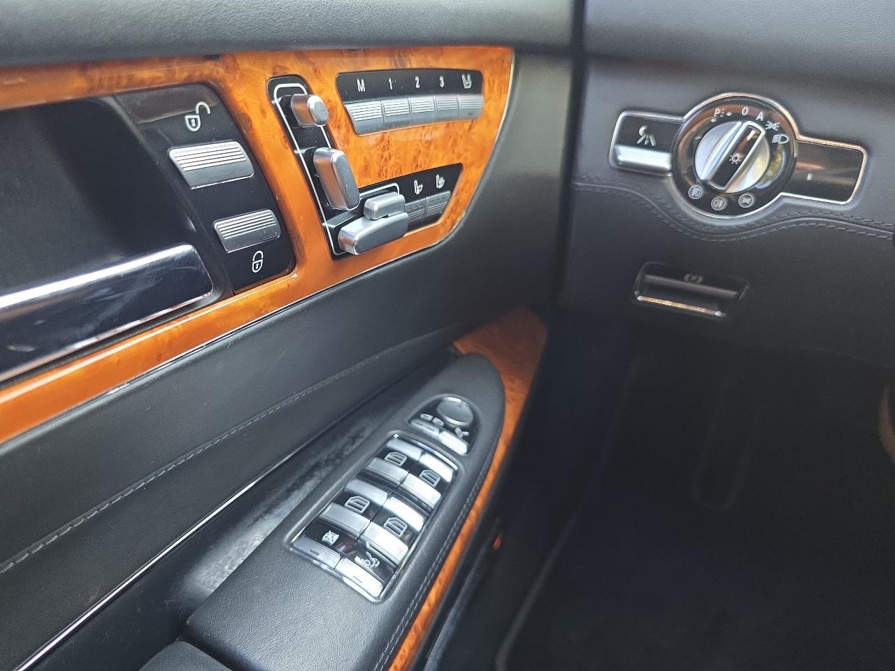 Mercedes-Benz CL-Class 2dr Cpe 5.5L V12 2008