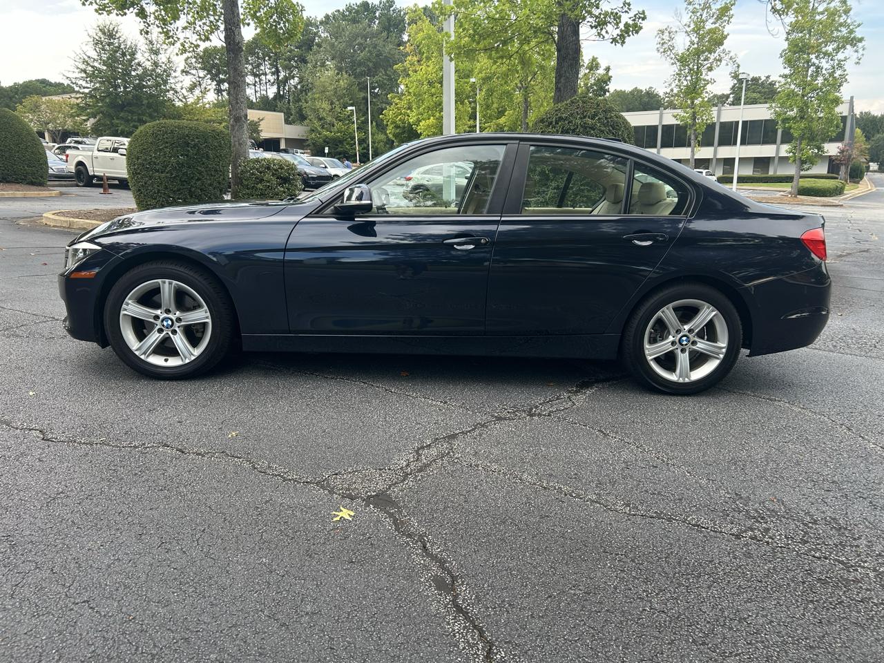 BMW 3 Series 4dr Sdn 320i RWD 2015