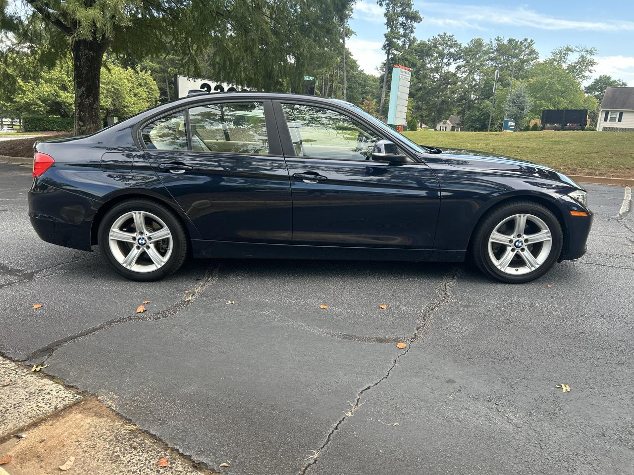 BMW 3 Series 4dr Sdn 320i RWD 2015