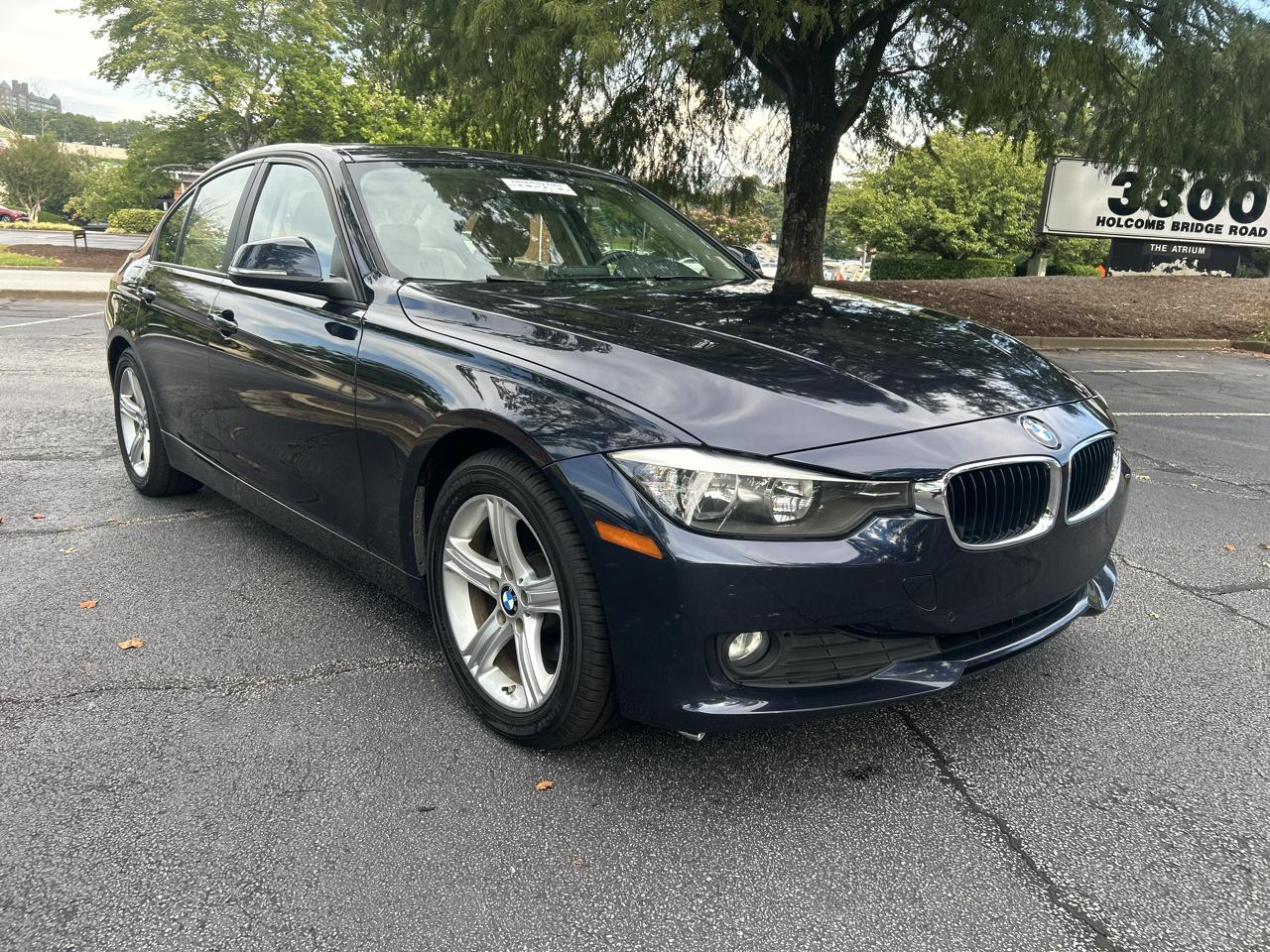 BMW 3 Series 4dr Sdn 320i RWD 2015