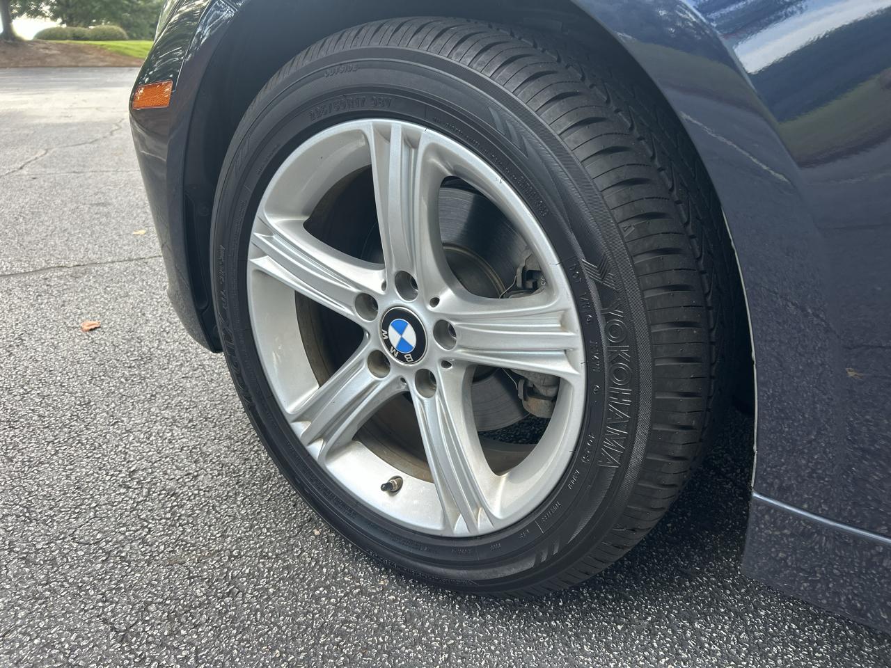 BMW 3 Series 4dr Sdn 320i RWD 2015