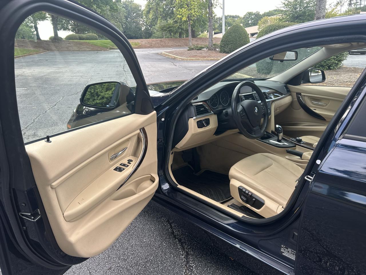 BMW 3 Series 4dr Sdn 320i RWD 2015