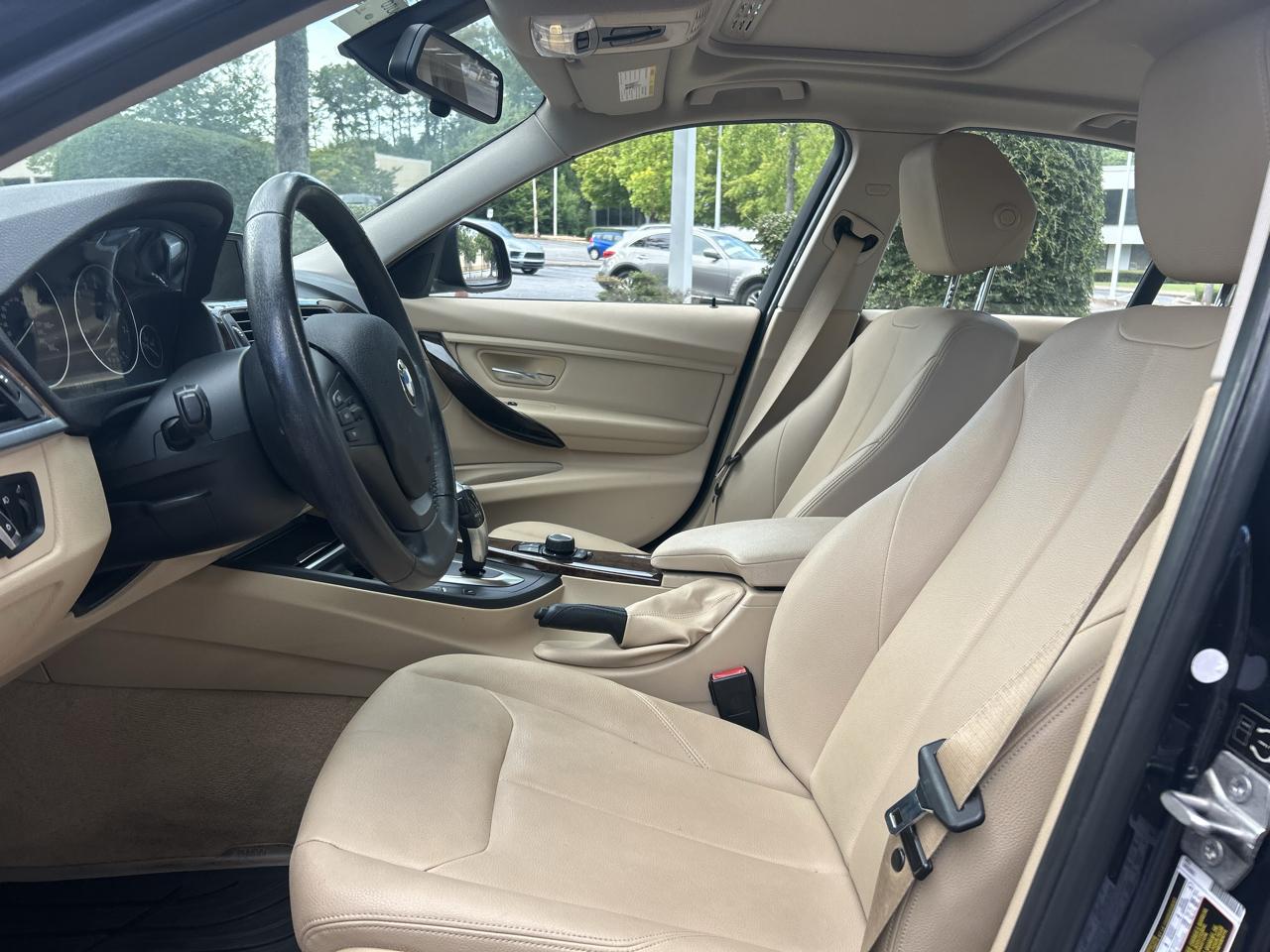 BMW 3 Series 4dr Sdn 320i RWD 2015