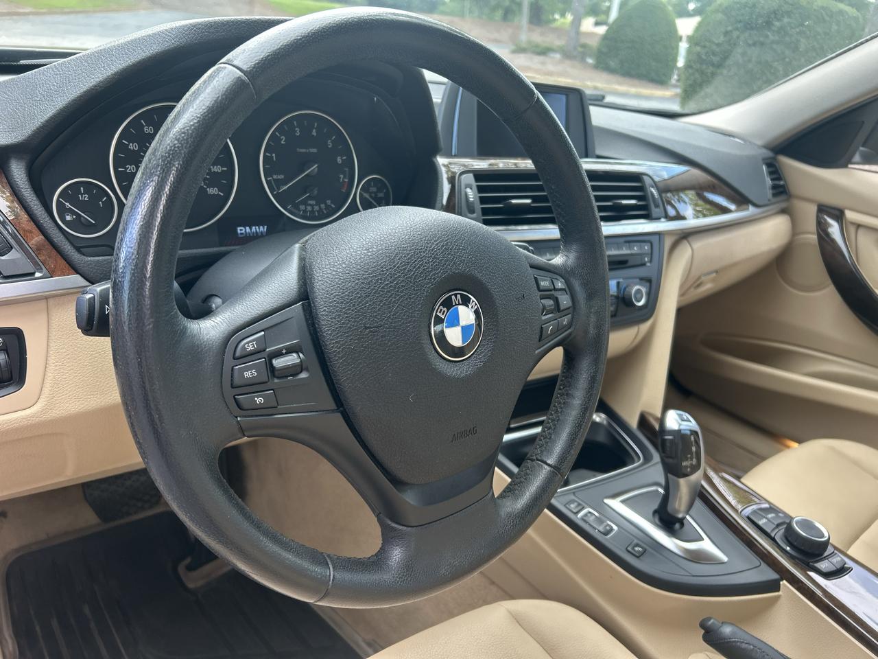 BMW 3 Series 4dr Sdn 320i RWD 2015