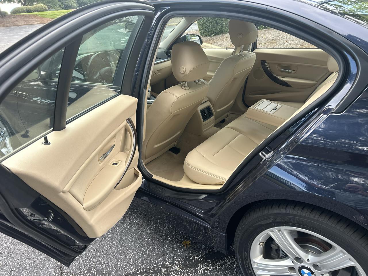 BMW 3 Series 4dr Sdn 320i RWD 2015