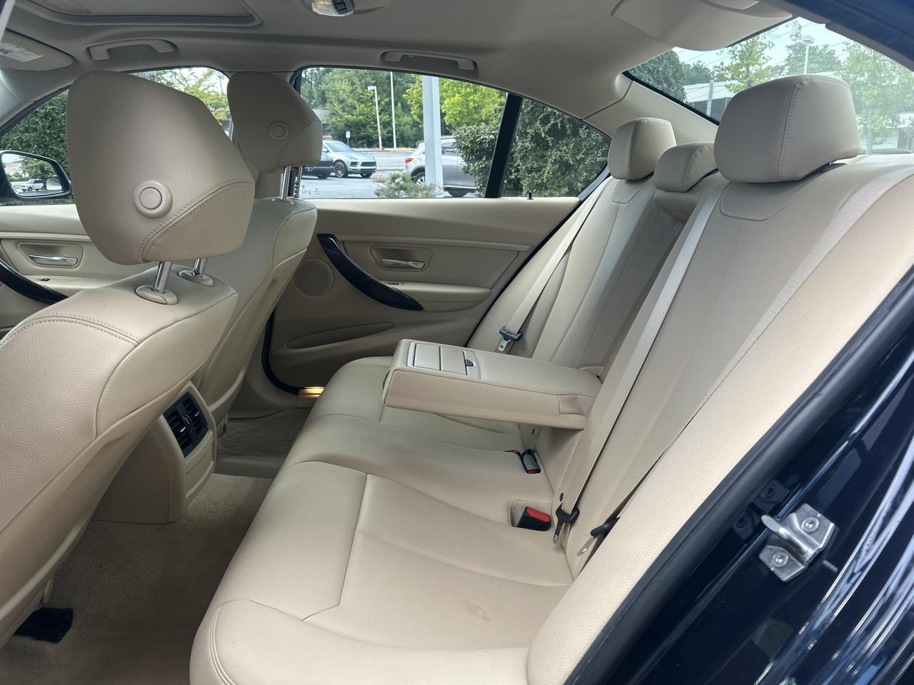 BMW 3 Series 4dr Sdn 320i RWD 2015