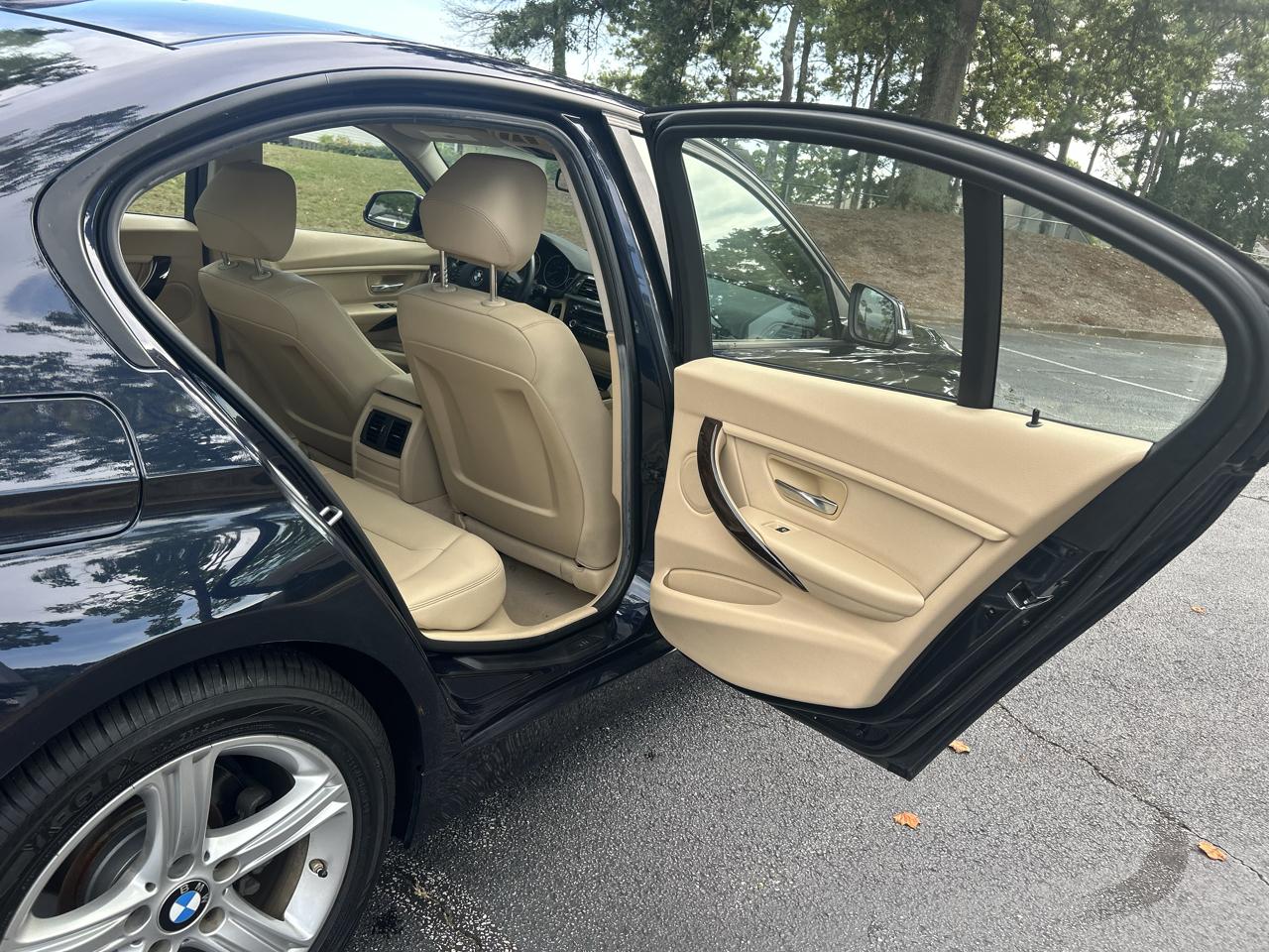 BMW 3 Series 4dr Sdn 320i RWD 2015