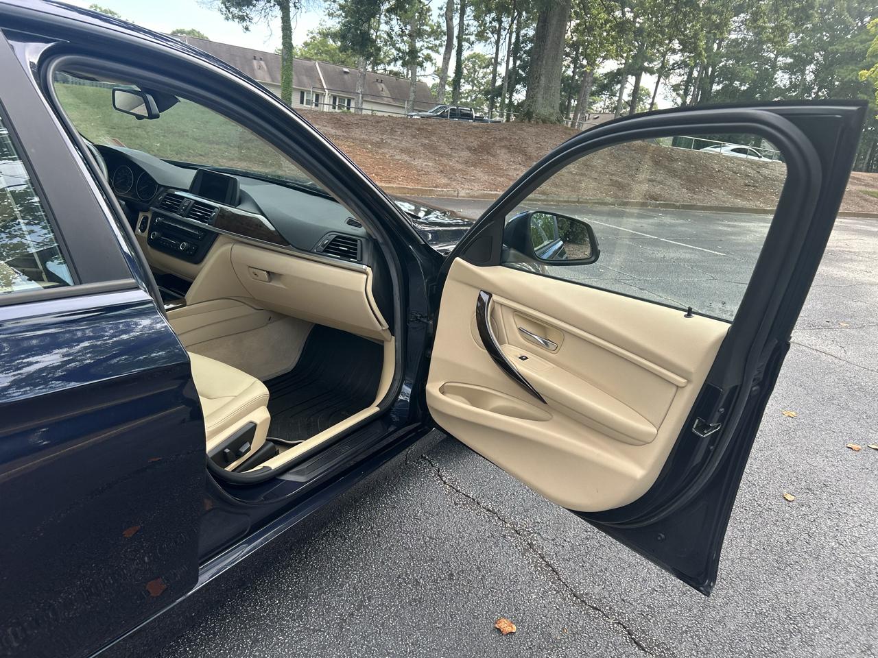 BMW 3 Series 4dr Sdn 320i RWD 2015