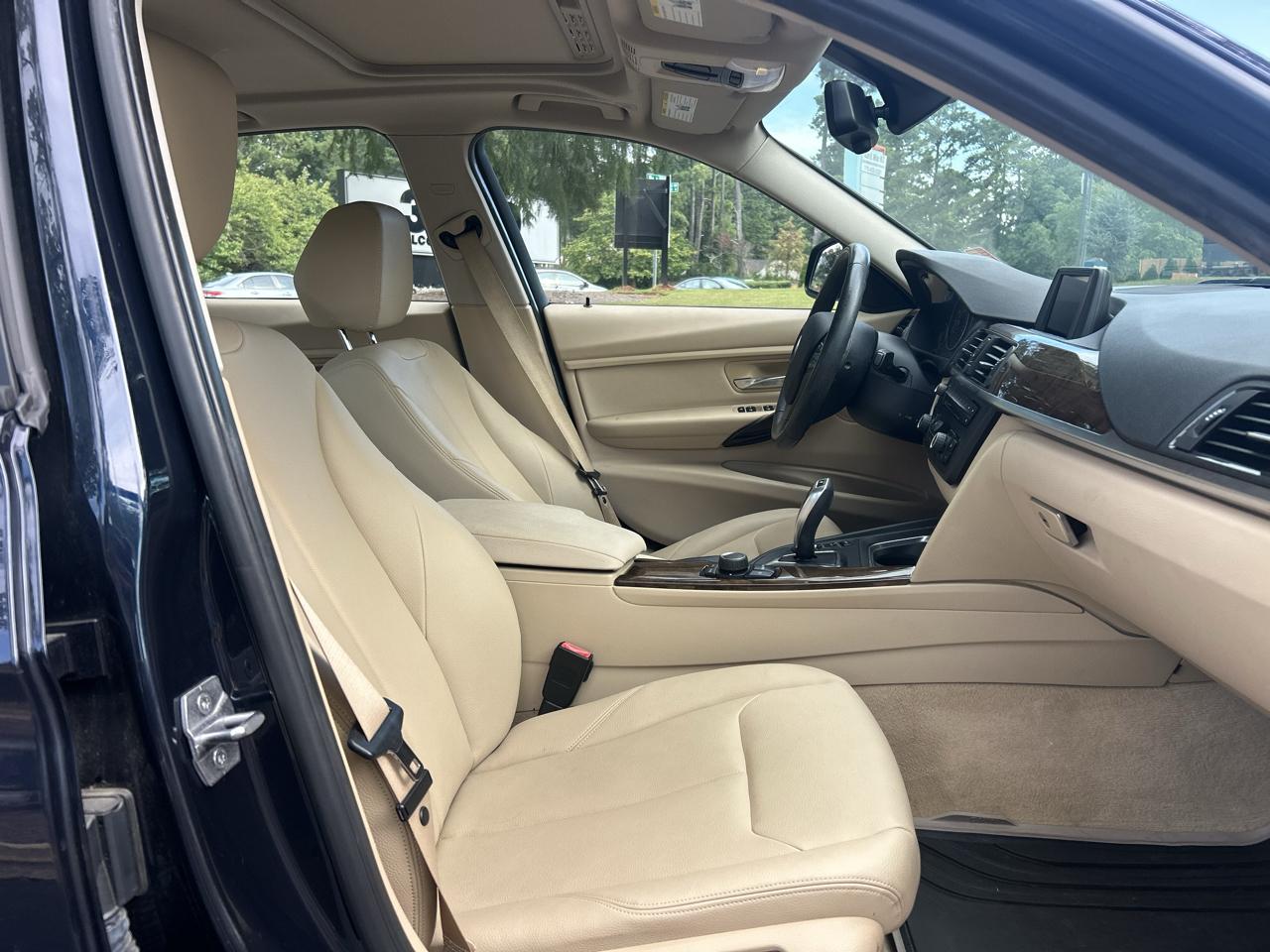 BMW 3 Series 4dr Sdn 320i RWD 2015