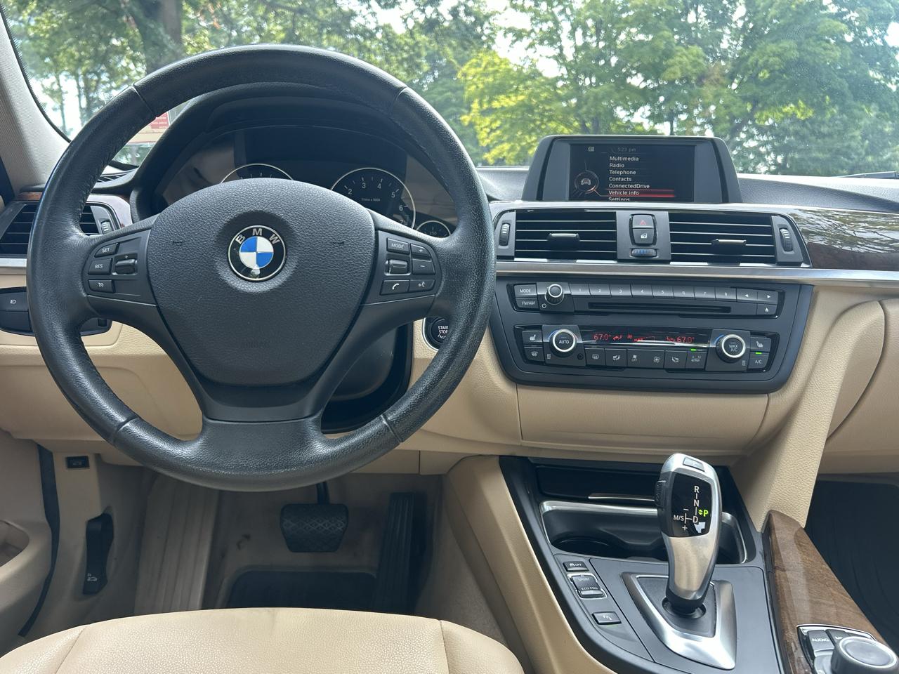 BMW 3 Series 4dr Sdn 320i RWD 2015