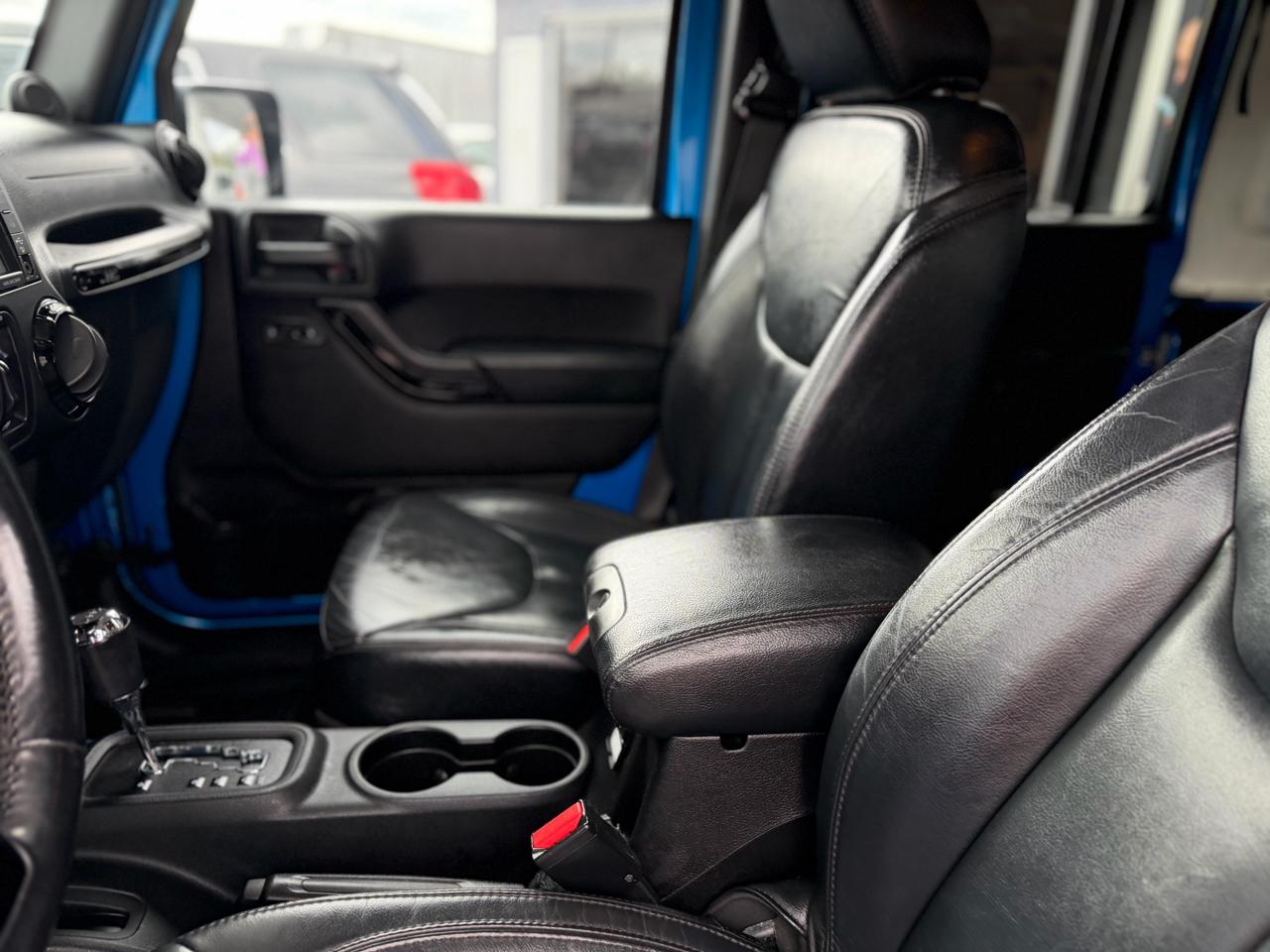 Jeep Wrangler Unlimited Sahara 4WD 2014