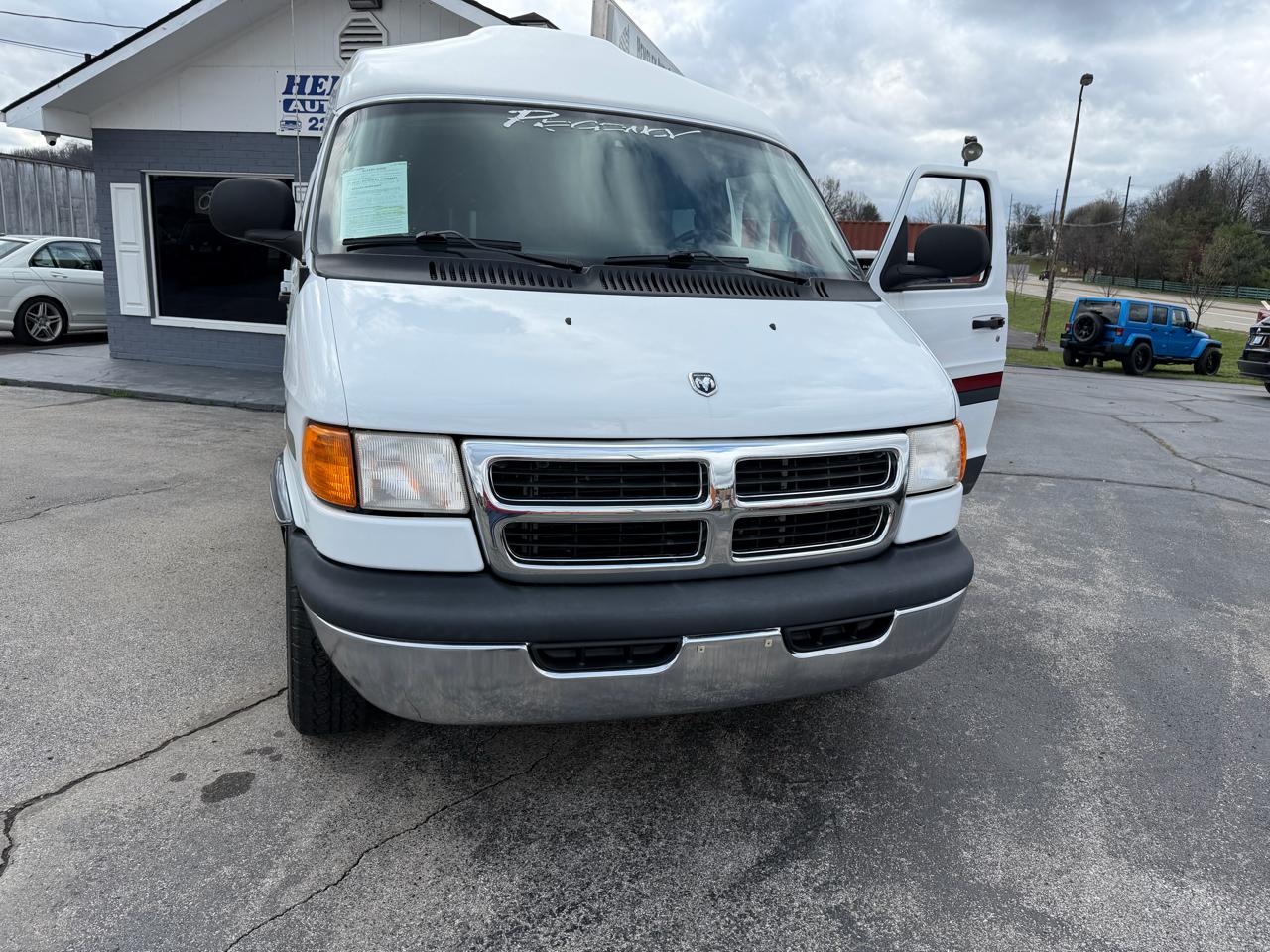 Dodge Ram Van 1500 SWB 2003