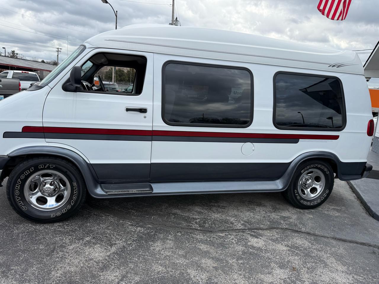 Dodge Ram Van 1500 SWB 2003