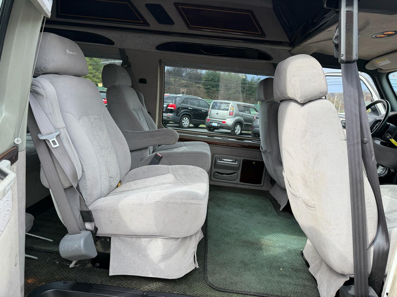 Dodge Ram Van 1500 SWB 2003