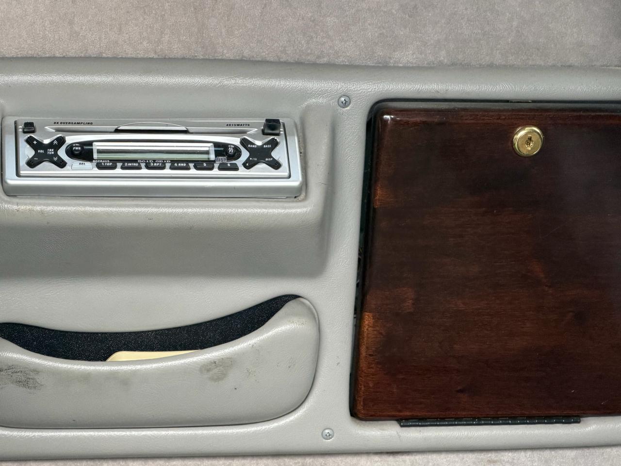 Dodge Ram Van 1500 SWB 2003