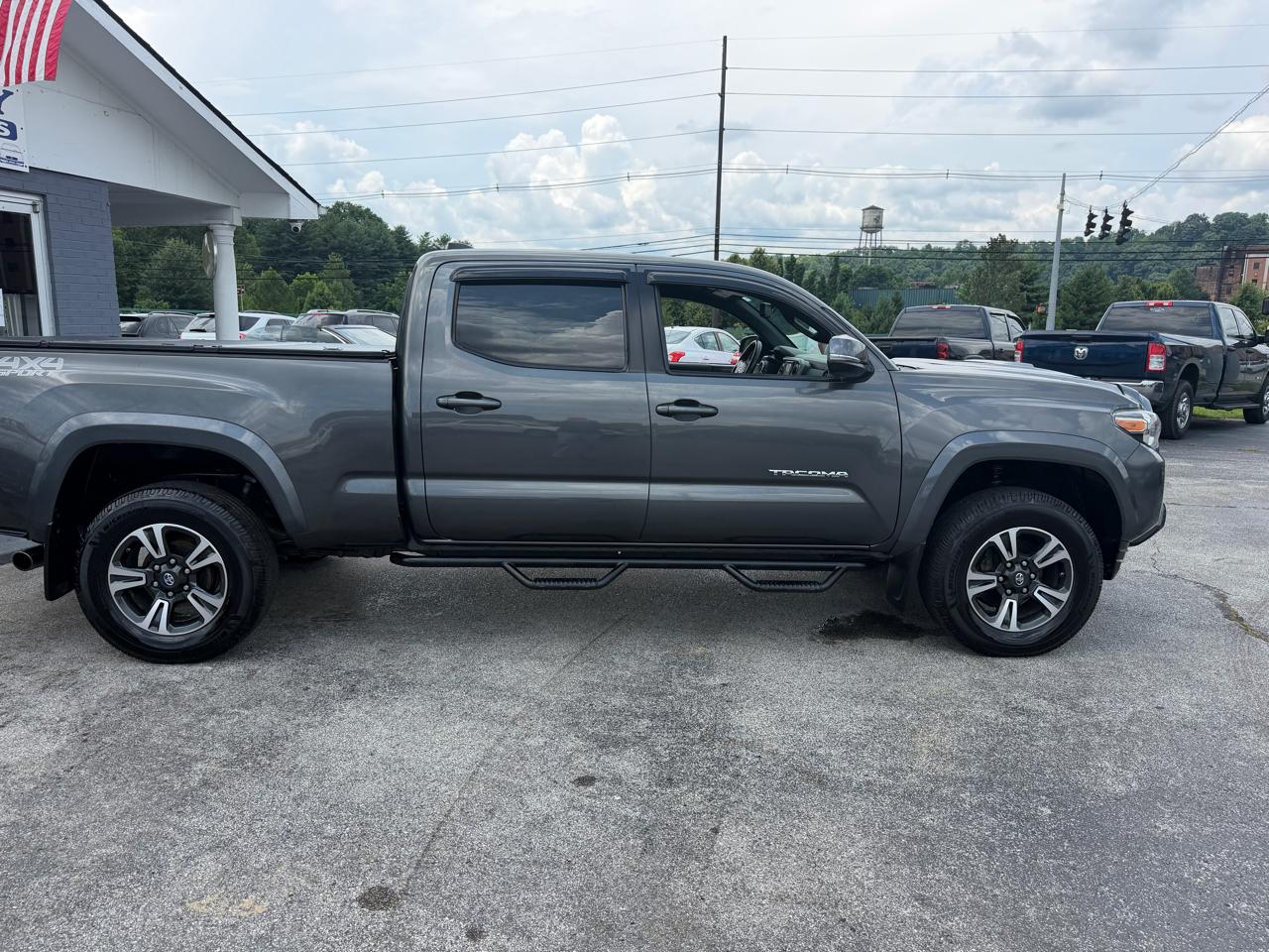 Toyota Tacoma SR5 Double Cab Super Long Bed V6 6AT 4WD 2017