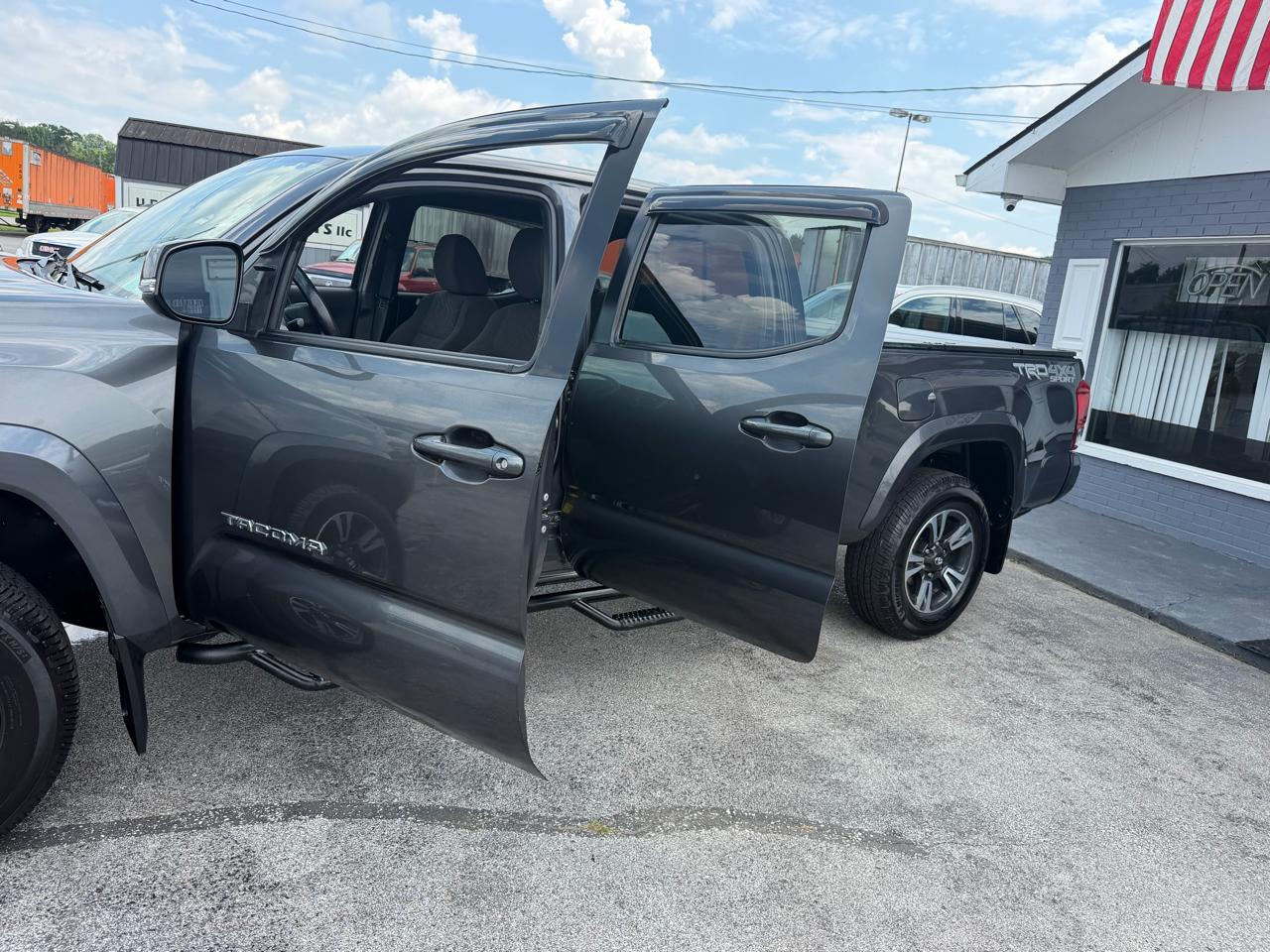 Toyota Tacoma SR5 Double Cab Super Long Bed V6 6AT 4WD 2017
