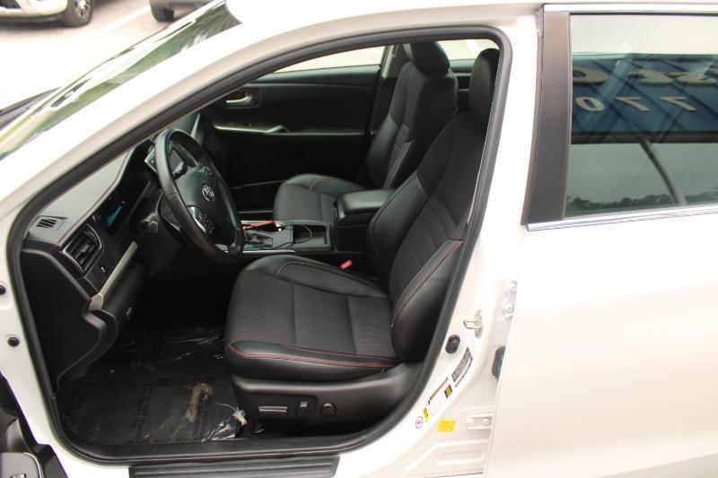 Toyota Camry XLE Auto (Natl) 2017