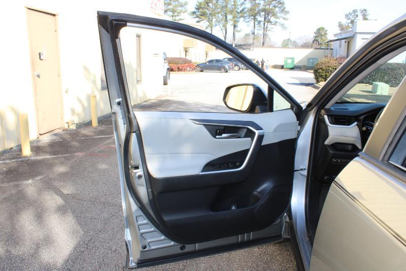 Toyota RAV4 Hybrid XLE AWD (Natl) 2021