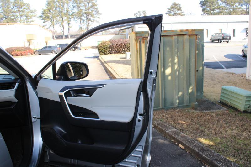 Toyota RAV4 Hybrid XLE AWD (Natl) 2021