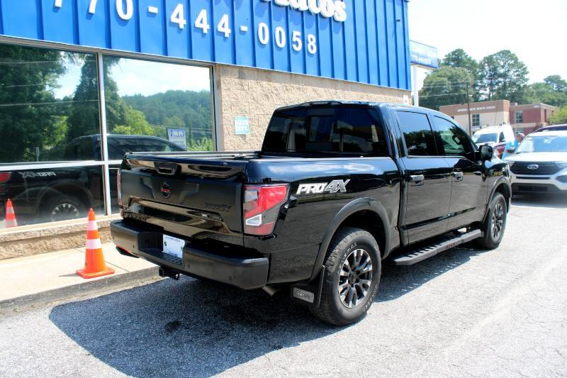 2021 Nissan Titan Crew Cab PRO-4X photo 4