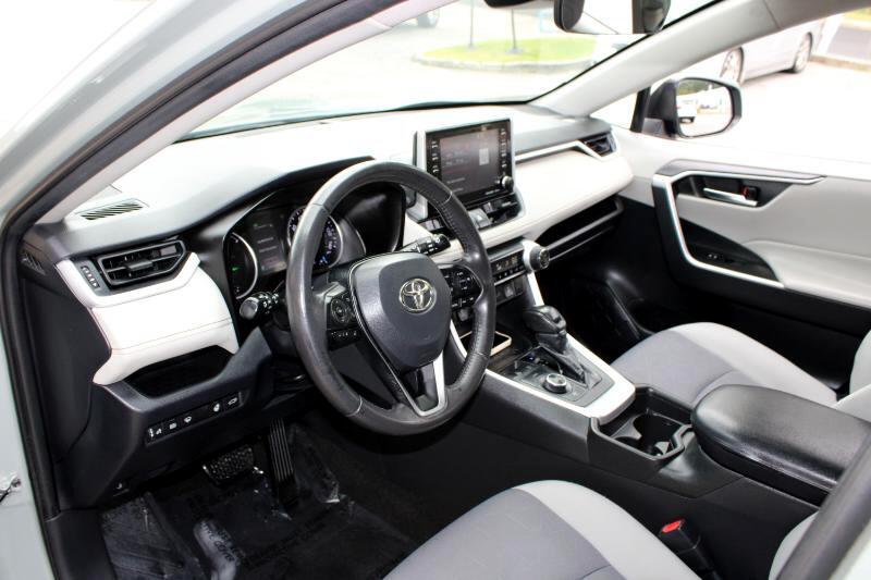 2019 Toyota RAV4 Hybrid XLE photo 7