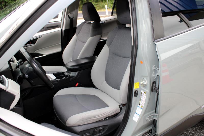 2019 Toyota RAV4 Hybrid XLE photo 8