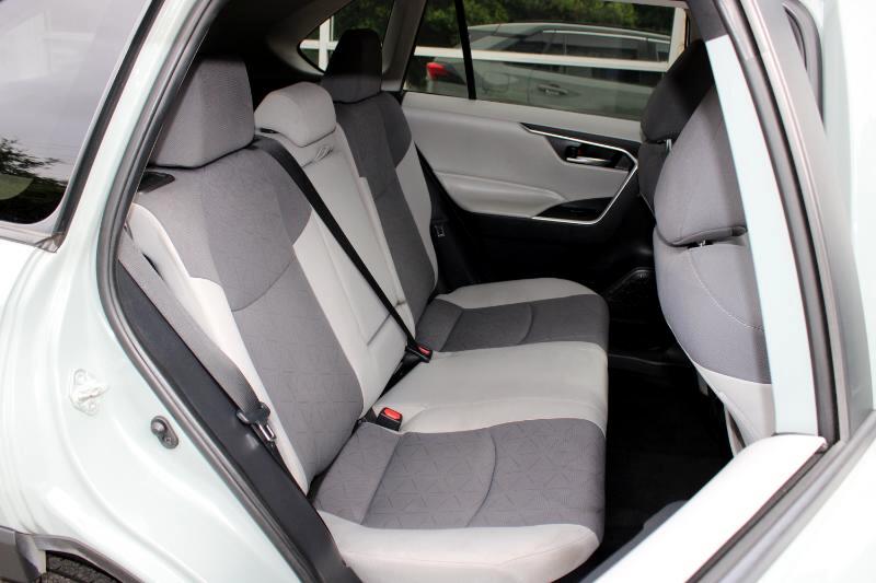2019 Toyota RAV4 Hybrid XLE photo 9