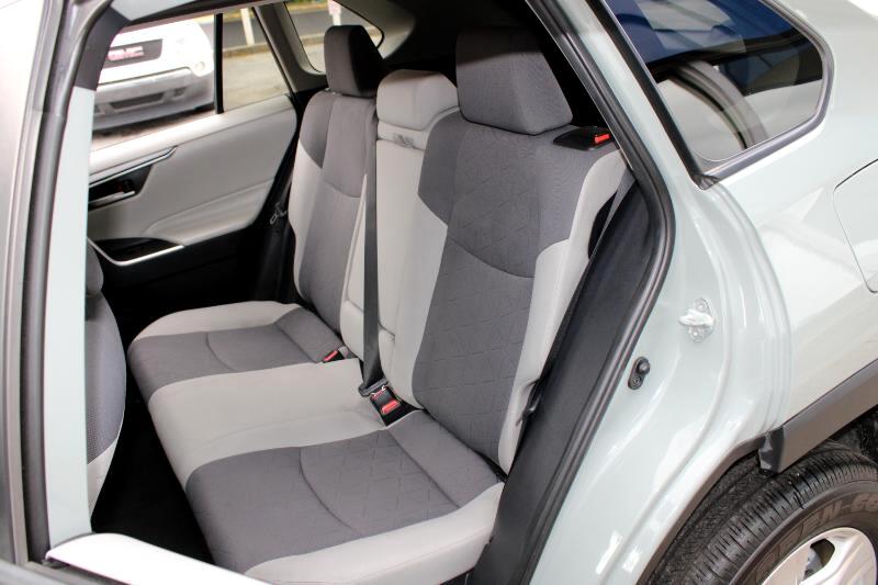 2019 Toyota RAV4 Hybrid XLE photo 10