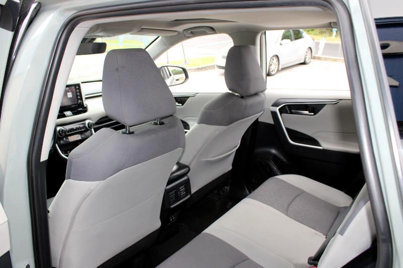 2019 Toyota RAV4 Hybrid XLE photo 12