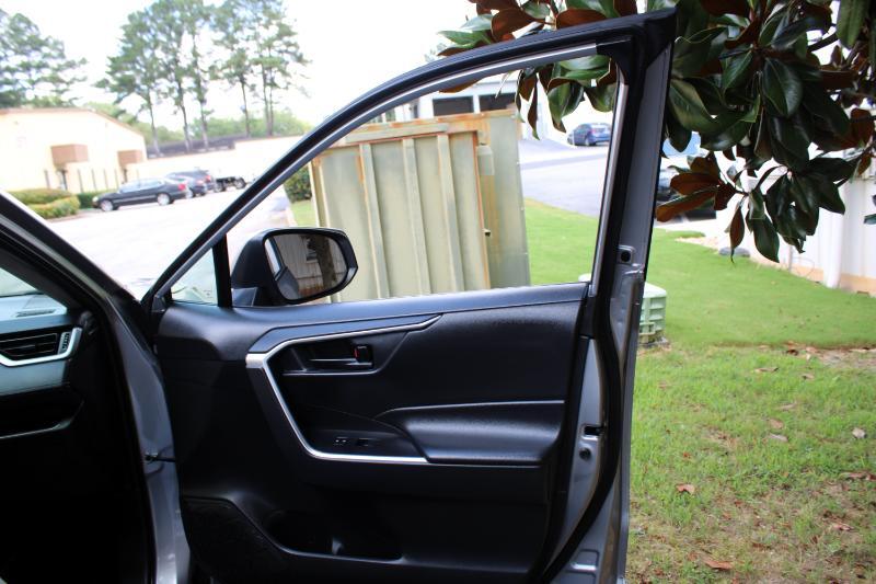 Toyota RAV4 Hybrid LE AWD (Natl) 2023