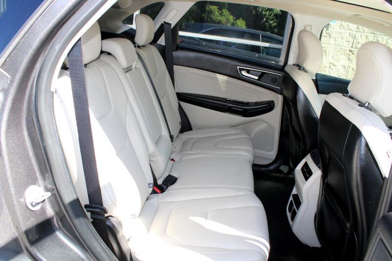 2019 Ford Edge Titanium photo 13