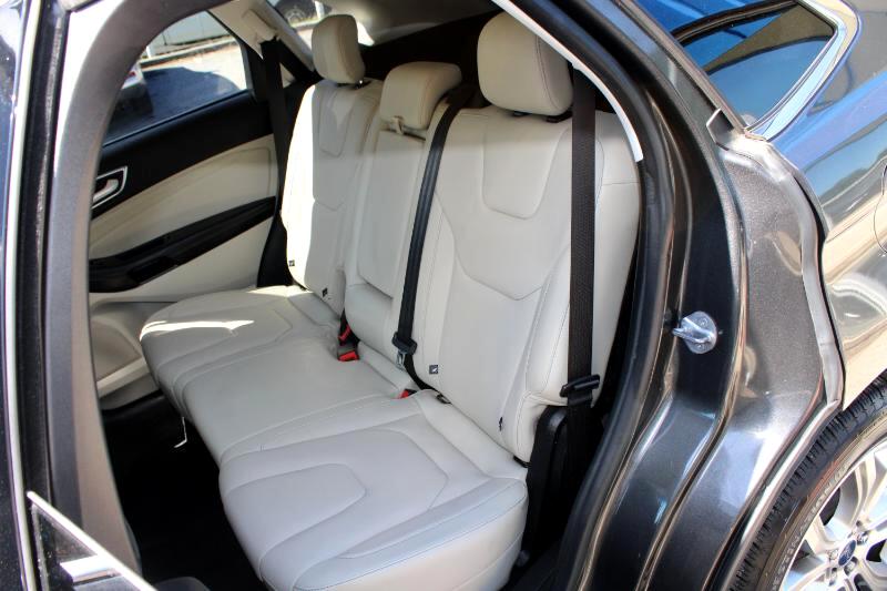 2019 Ford Edge Titanium photo 14